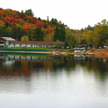 Algonquin Lakeside Inn Dwight Екстериор снимка