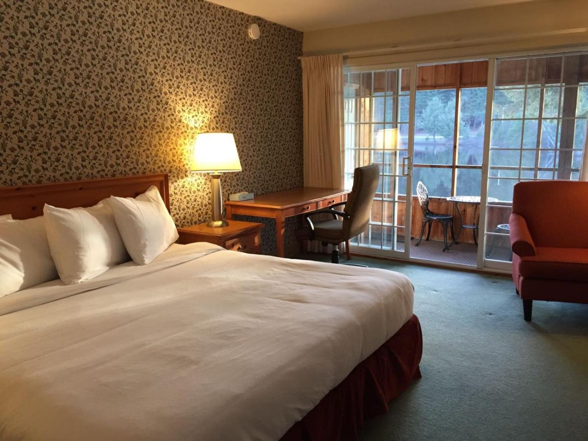 Algonquin Lakeside Inn Dwight Стая снимка