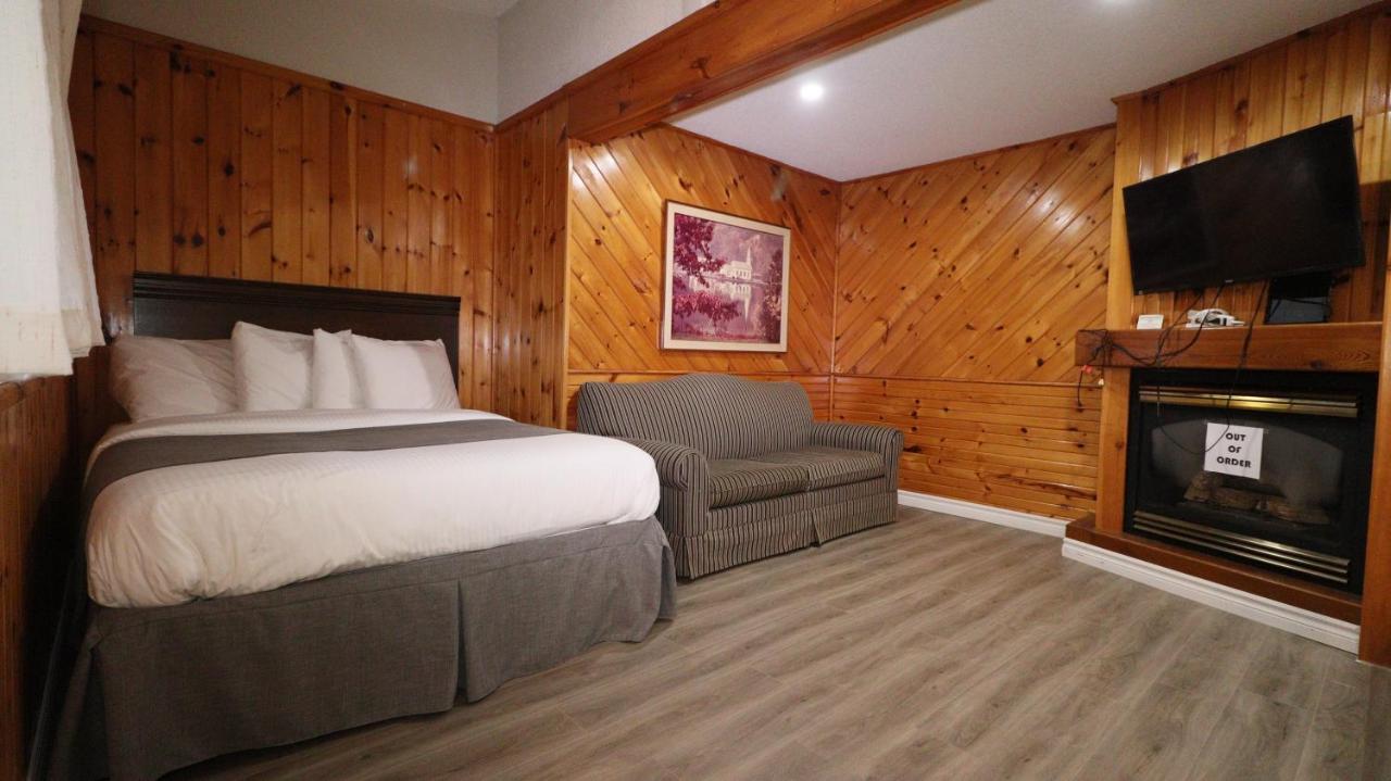Algonquin Lakeside Inn Dwight Екстериор снимка