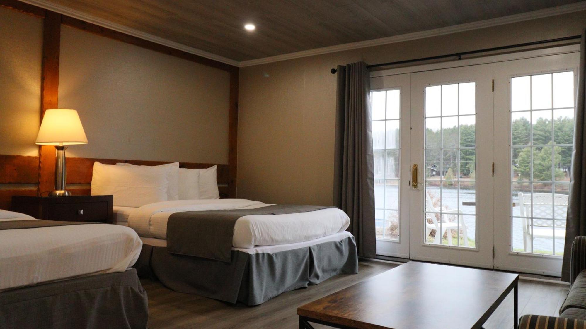 Algonquin Lakeside Inn Dwight Екстериор снимка