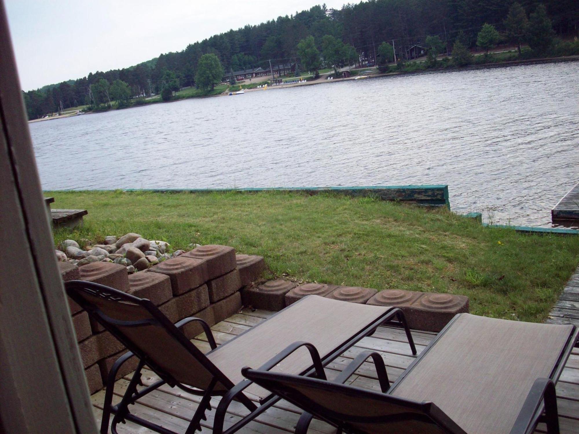 Algonquin Lakeside Inn Dwight Екстериор снимка
