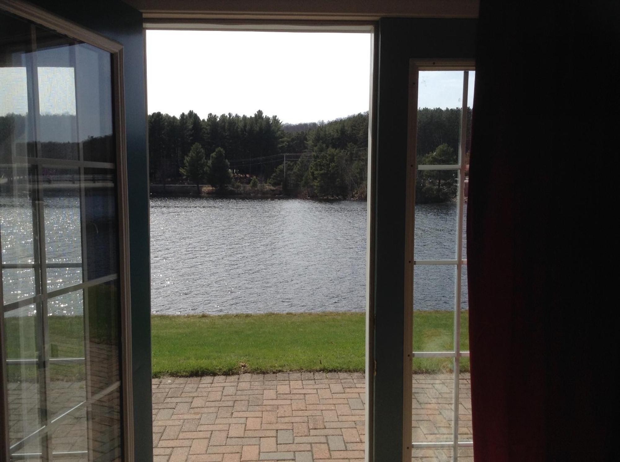 Algonquin Lakeside Inn Dwight Стая снимка