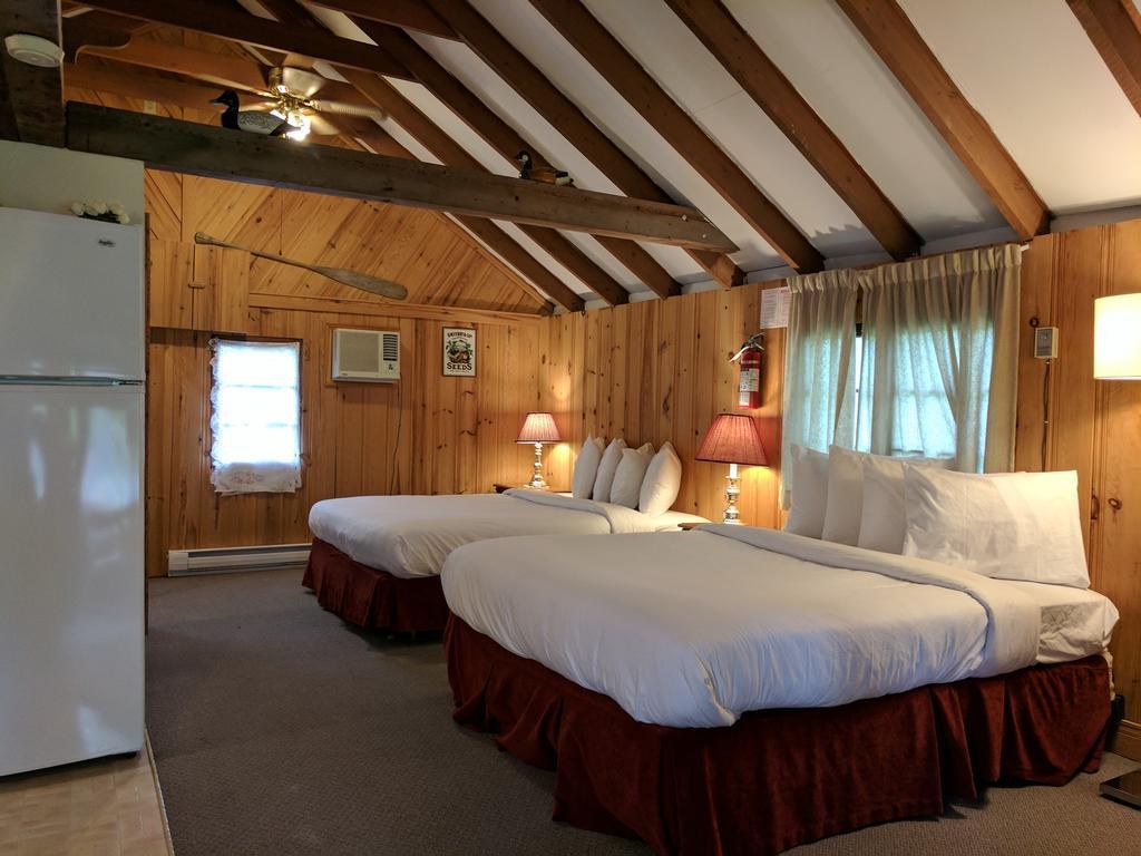 Algonquin Lakeside Inn Dwight Екстериор снимка