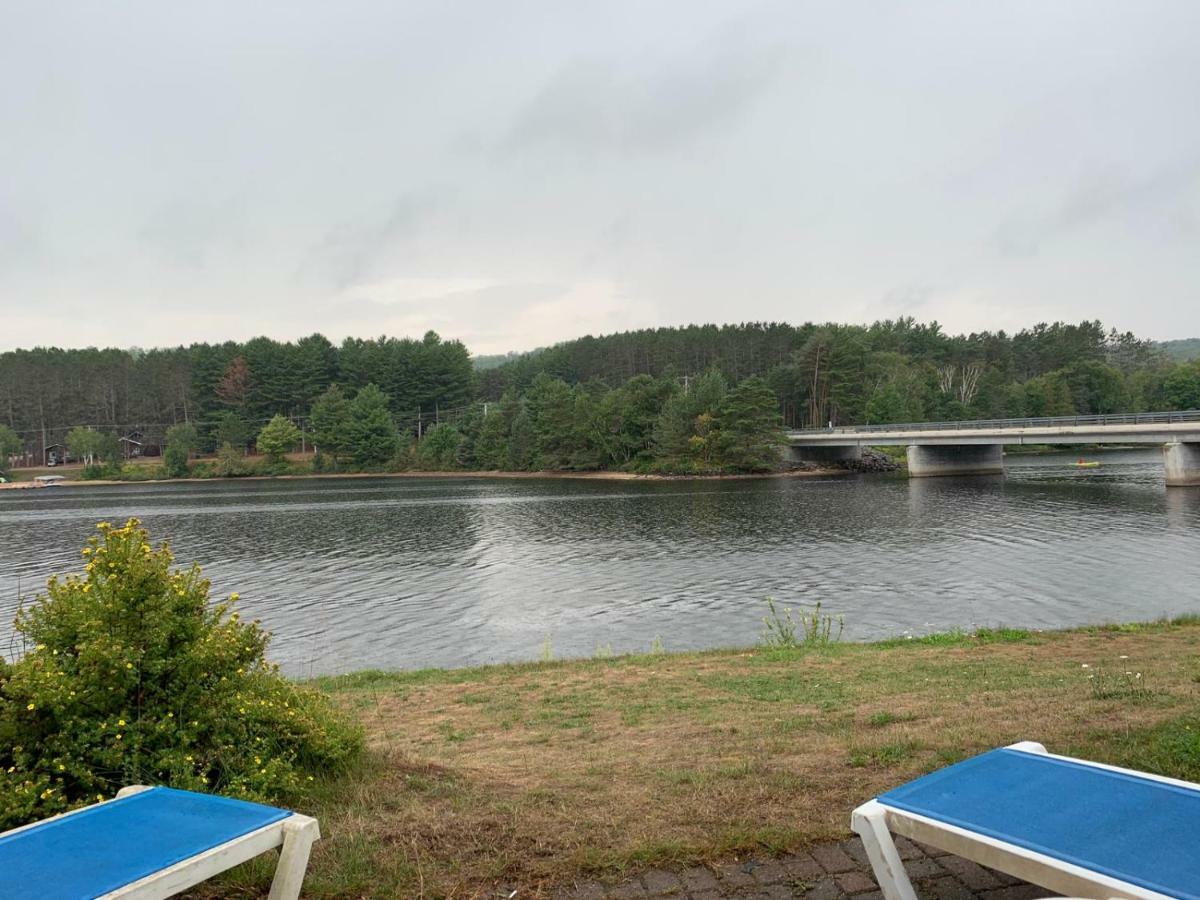 Algonquin Lakeside Inn Dwight Екстериор снимка